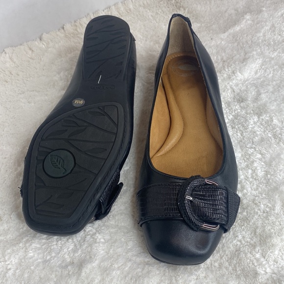 Pristine Nurture Women's Carine Ballet Flats Black Leather Slip On Buckle 9.5 - Picture 3 of 8